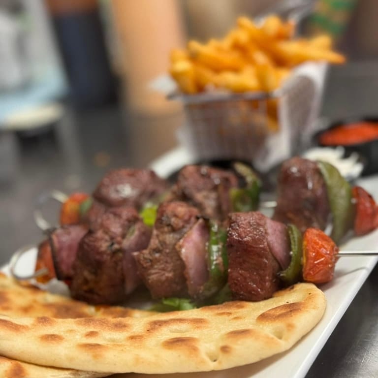 Classic American Eats: Burgers, Pizza, Brunch